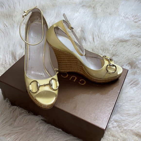 Gucci Patent Leather Wedge Open Toe Sandal. Size 7. - Picture 3 of 7